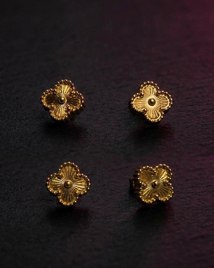 Gold mini clover stud earrings stainless steel – minimal everyday jewelry